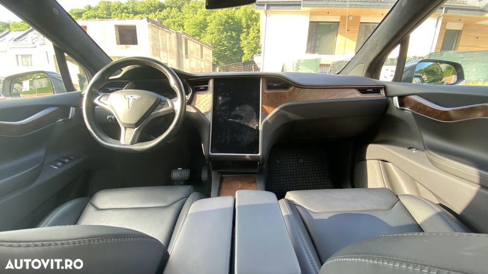 Tesla Model X - 24