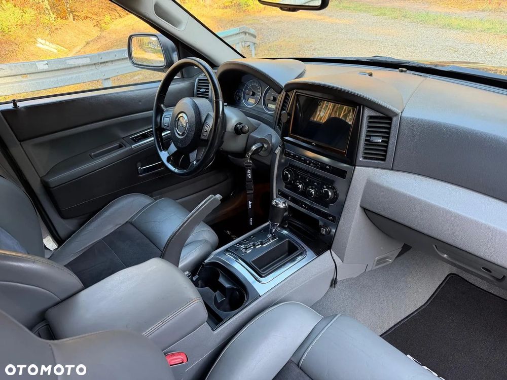 Jeep Grand Cherokee ver-6-1-v8-srt8 - 12