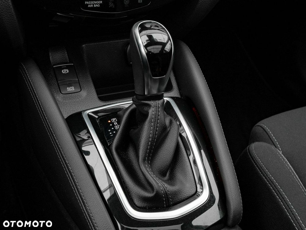 Nissan Qashqai 1.3 DIG-T N-Connecta DCT - 19