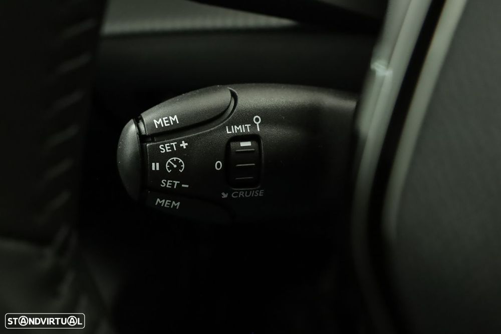 Peugeot 208 1.2 Hybrid Allure e-DCS6 - 17