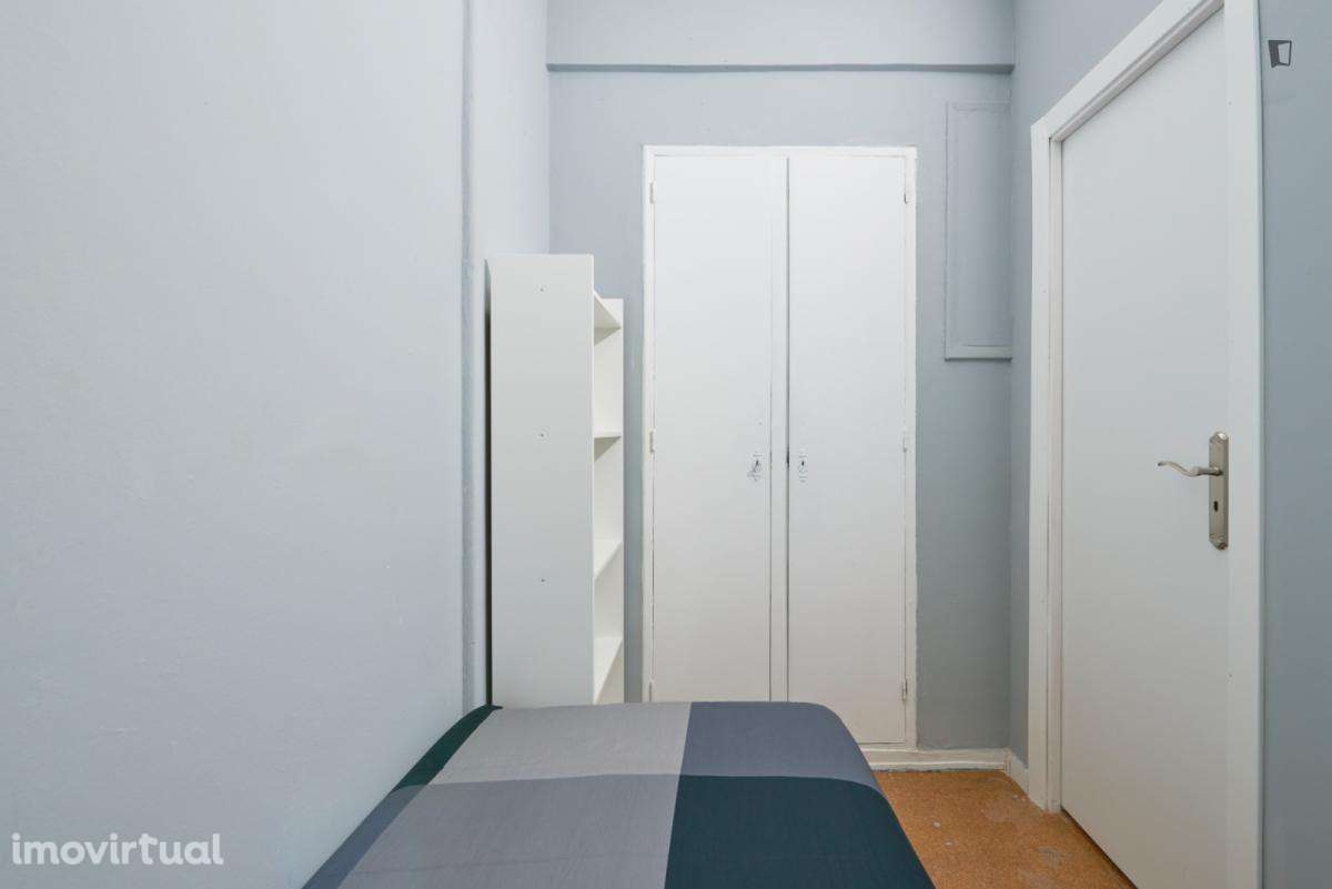 Quarto - localizado em Benfica Lisbon - Grande imagem: 5/23