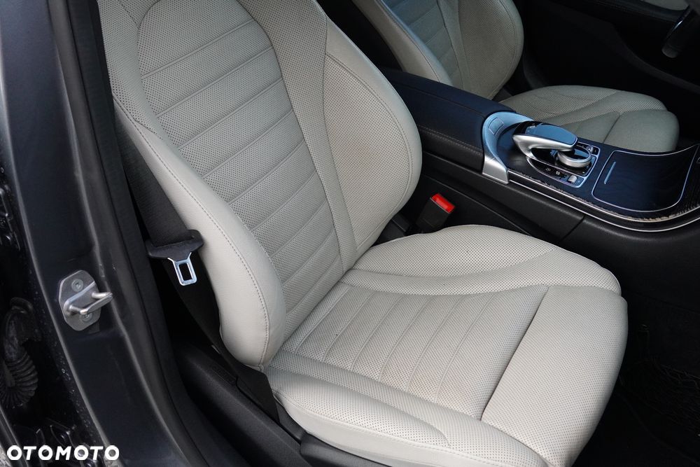 Mercedes-Benz Klasa C AMG 43 4Matic 9G-TRONIC - 28