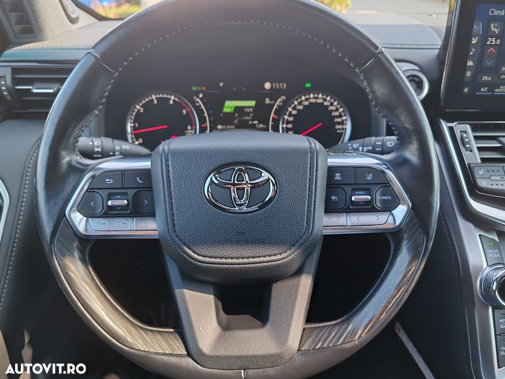 Toyota Land Cruiser 300 - 11