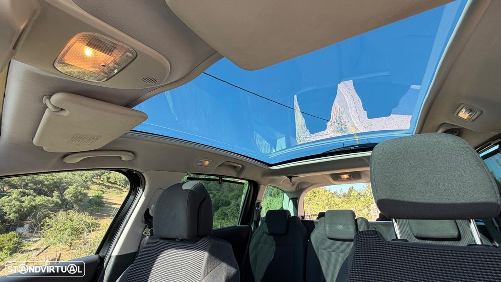 Peugeot 5008 1.6 HDi 7L Allure J17 - 25