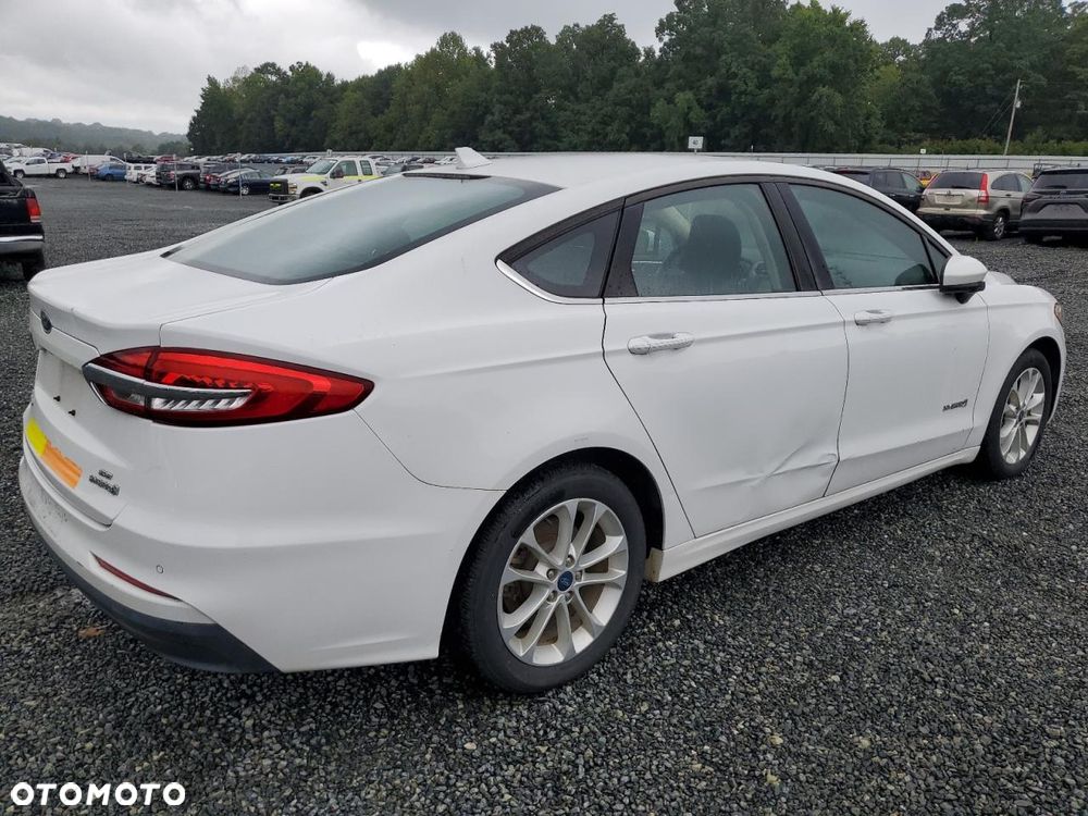 Ford Fusion - 4