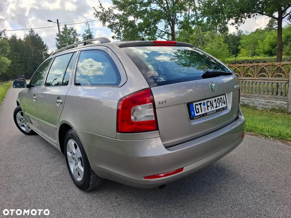 Skoda Octavia 1.6 Combi Style - 9