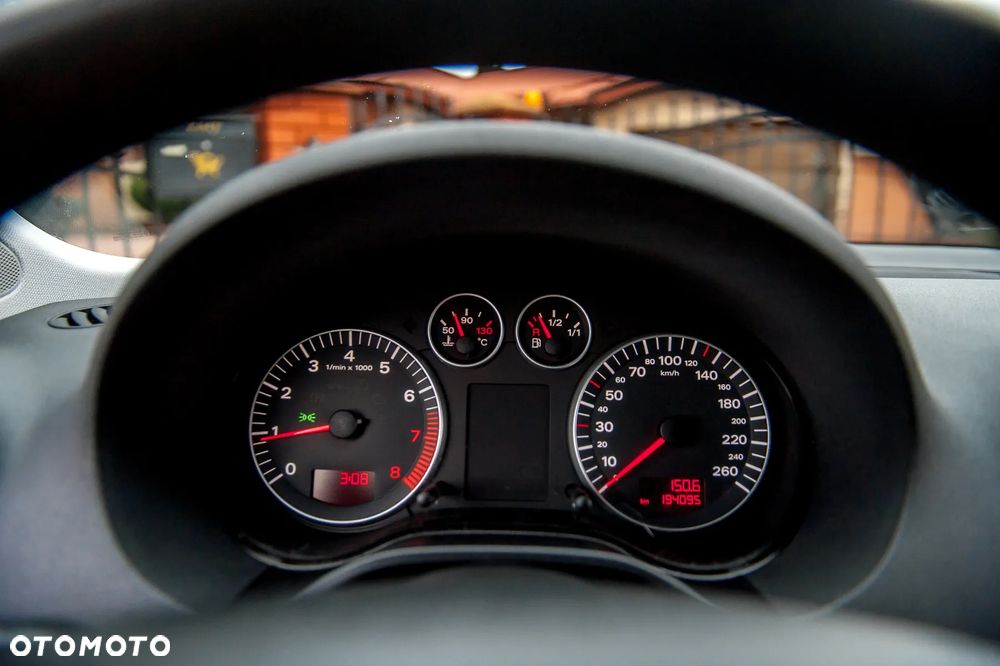 Audi A3 3-drzwiowe 1.6 Ambition - 14