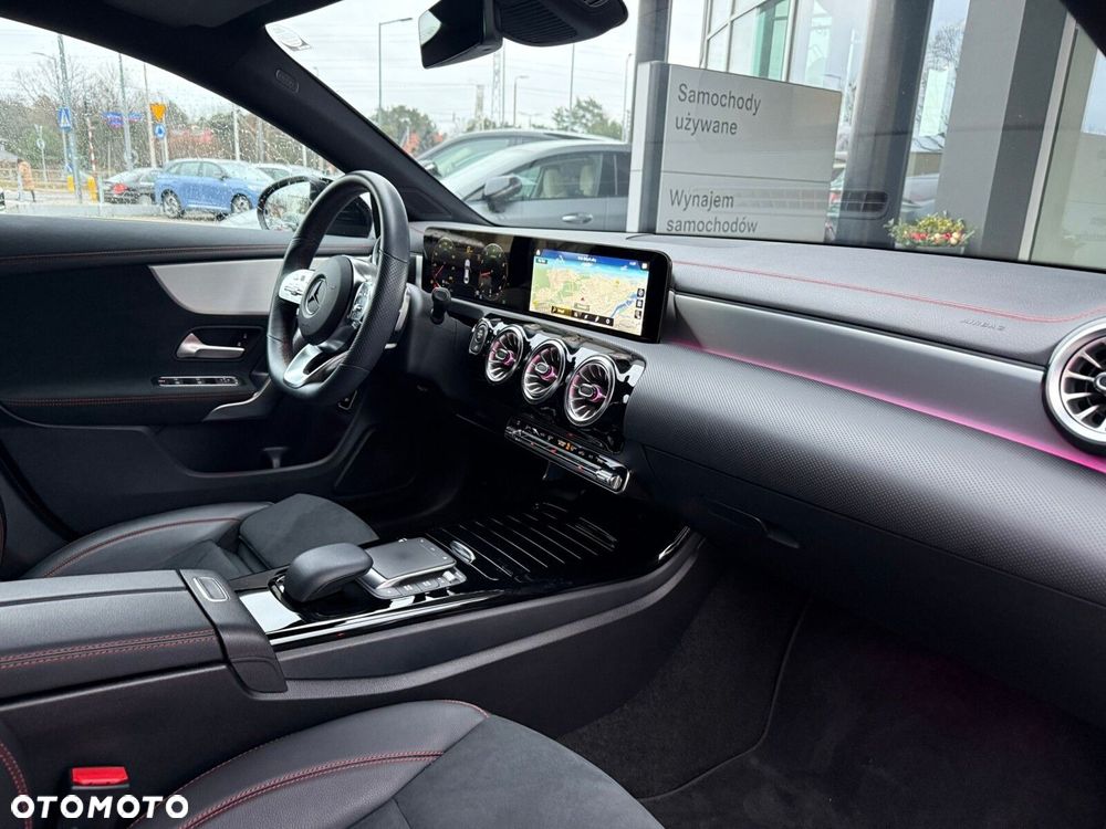 Mercedes-Benz CLA 200 4-Matic AMG Line 8G-DCT - 16