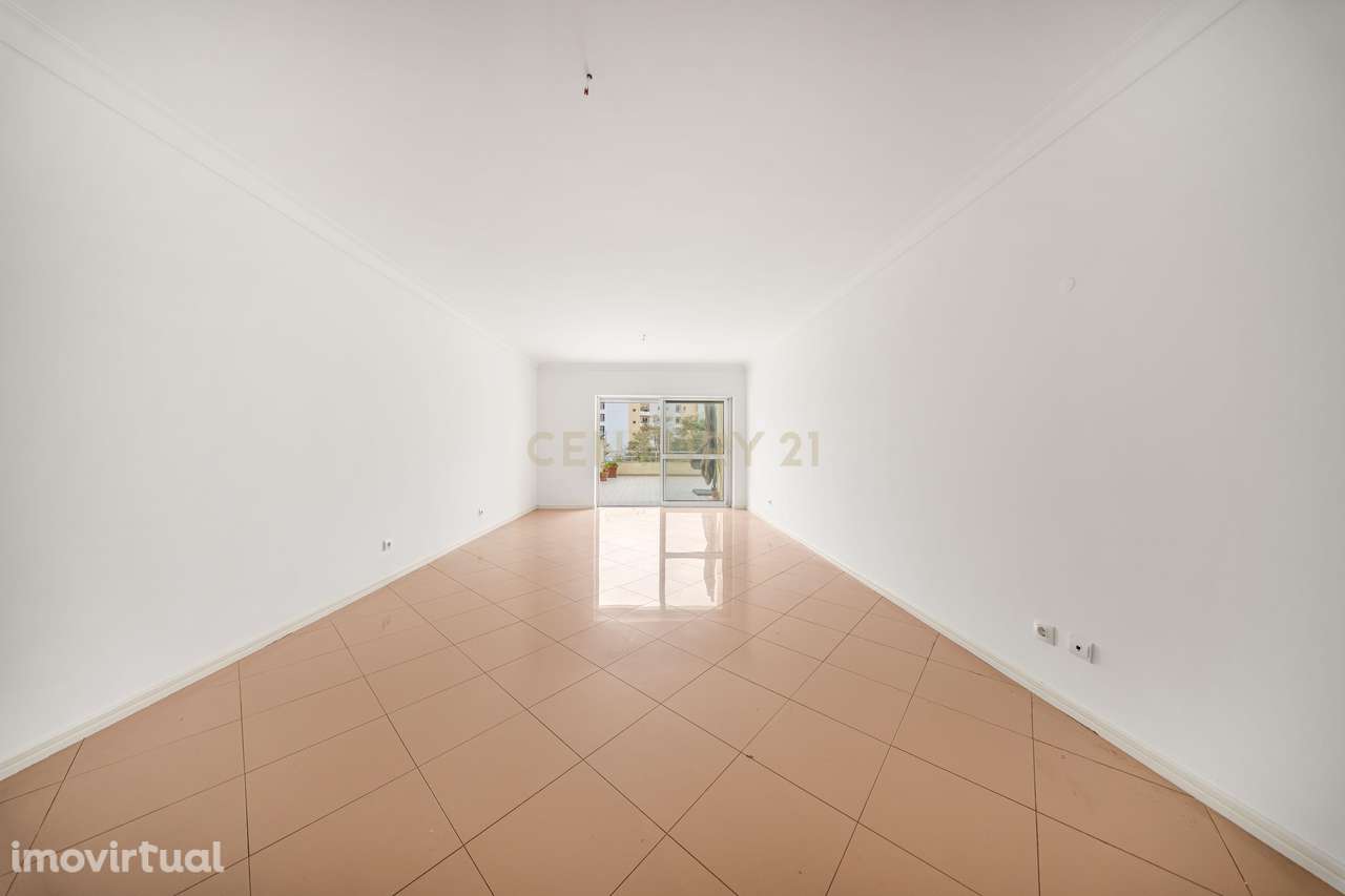 T3 com Terraço de 50m² a Sul, Garagem e Arrecadação | Jardins da Pared - Grande imagem: 4/34