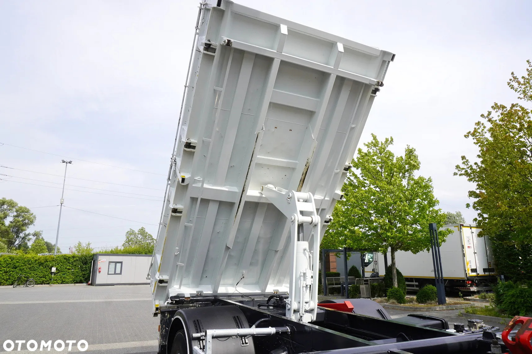 Iveco Eurocargo 160-250 / HDS Fassi F95 / 120 tys. km / wywrotka 3-stronna - 15