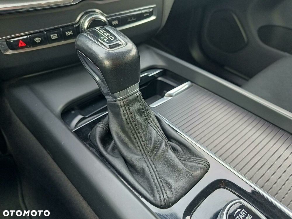 Volvo XC 60 T4 Momentum Pro - 15