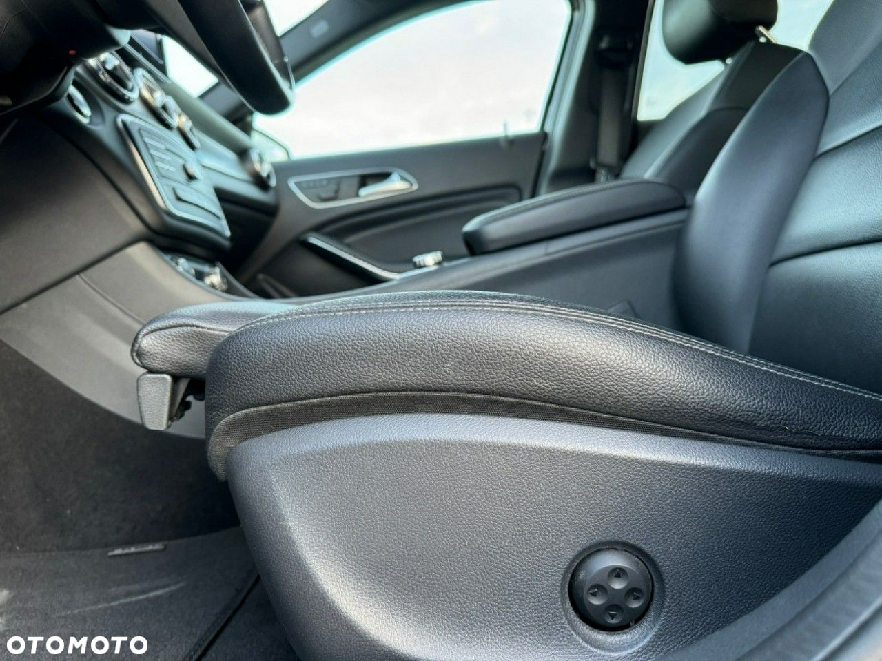 Mercedes-Benz GLA - 16