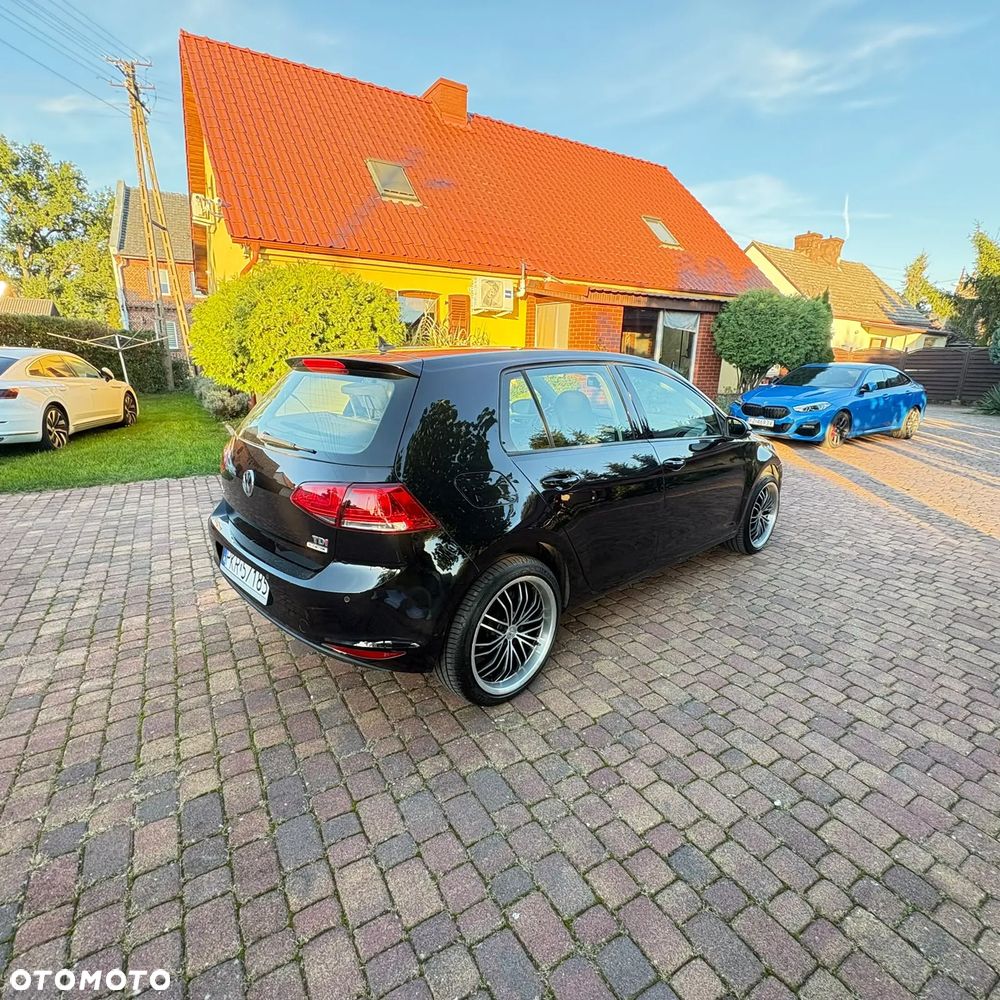 Volkswagen Golf - 2