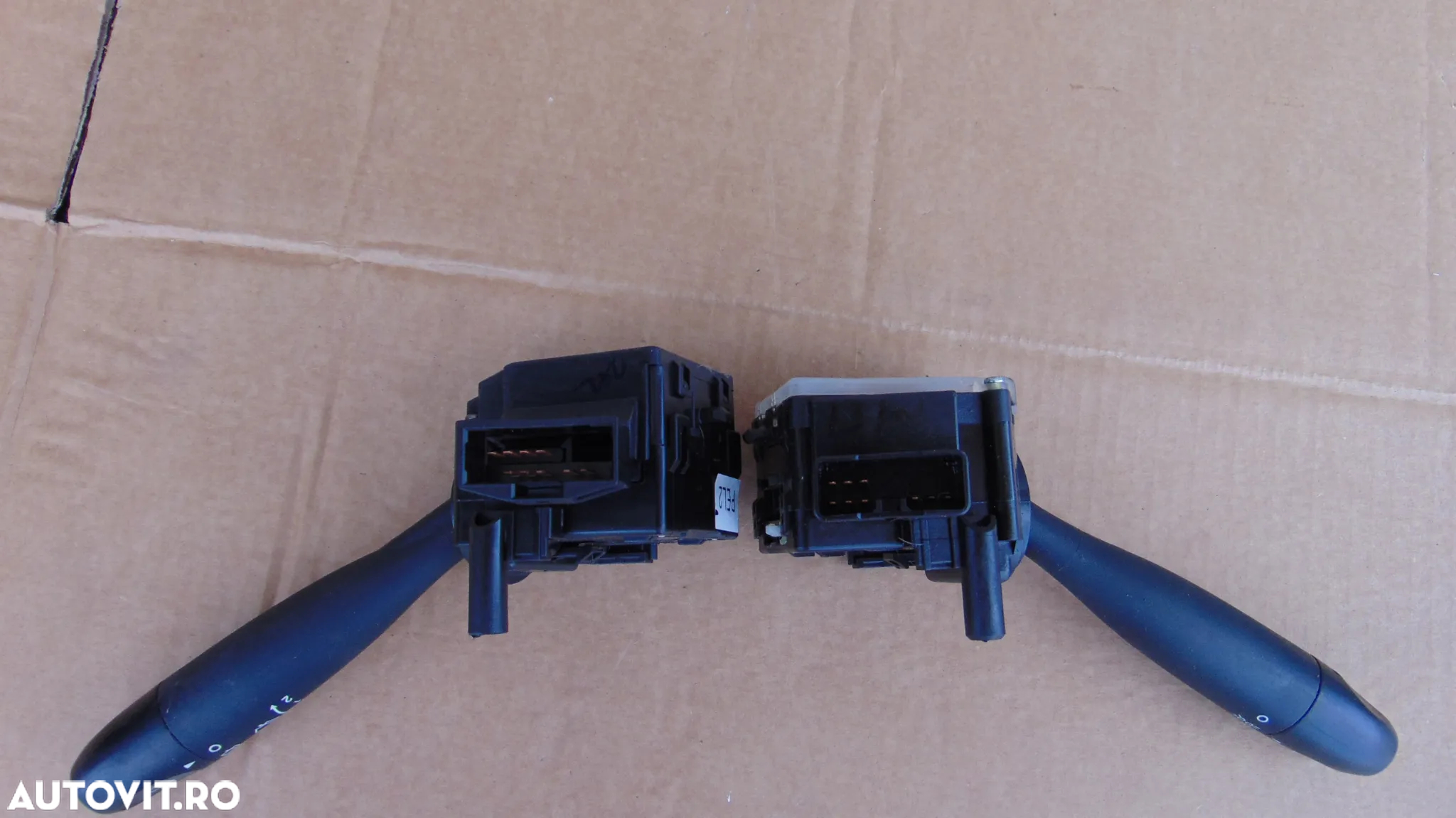 Vand Bloc lumini si maneta stergator Hyundai i 10 an 2010 - 4