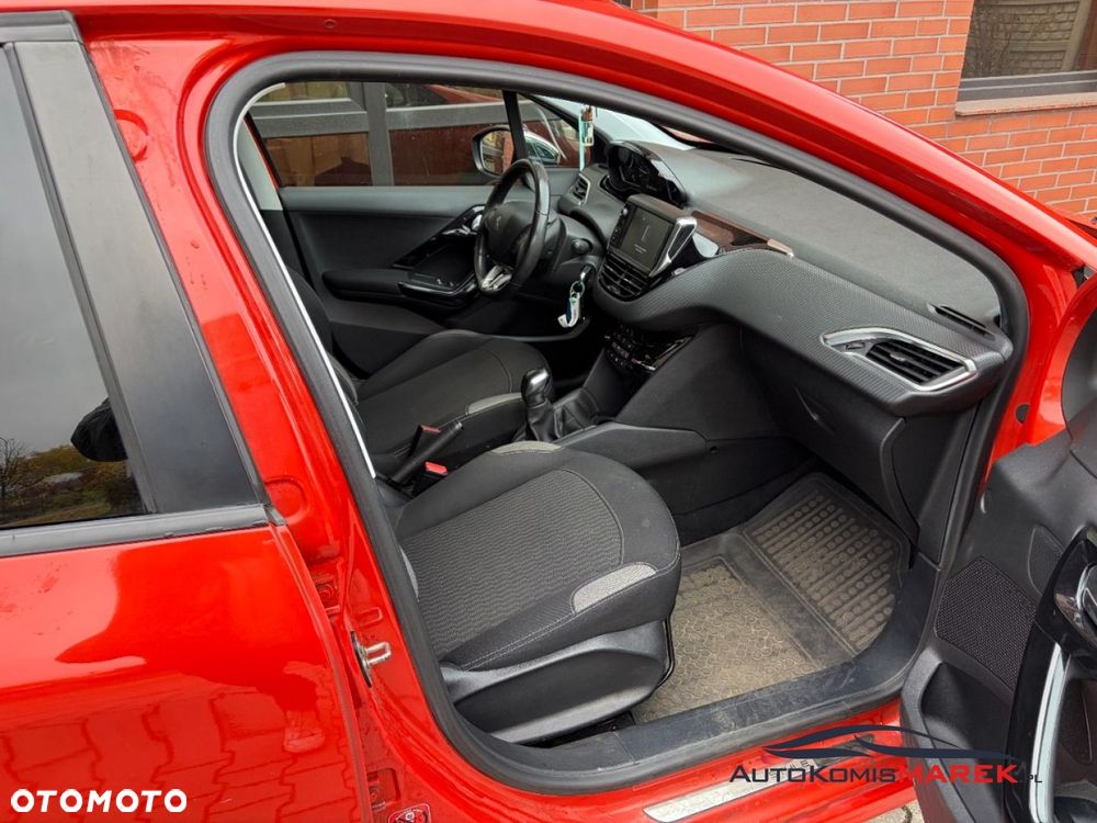 Peugeot 208 1.2 PureTech Style - 12