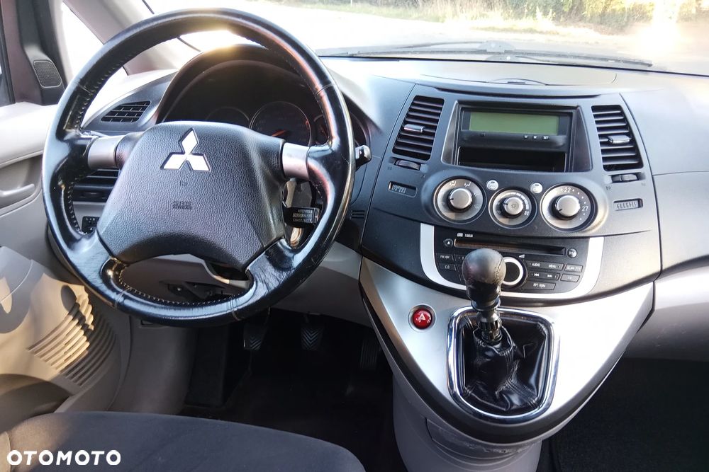 Mitsubishi Grandis - 11