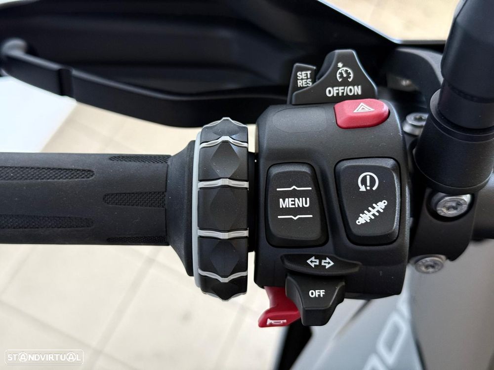 BMW F 900 XR TRIPLE BLACK - 8