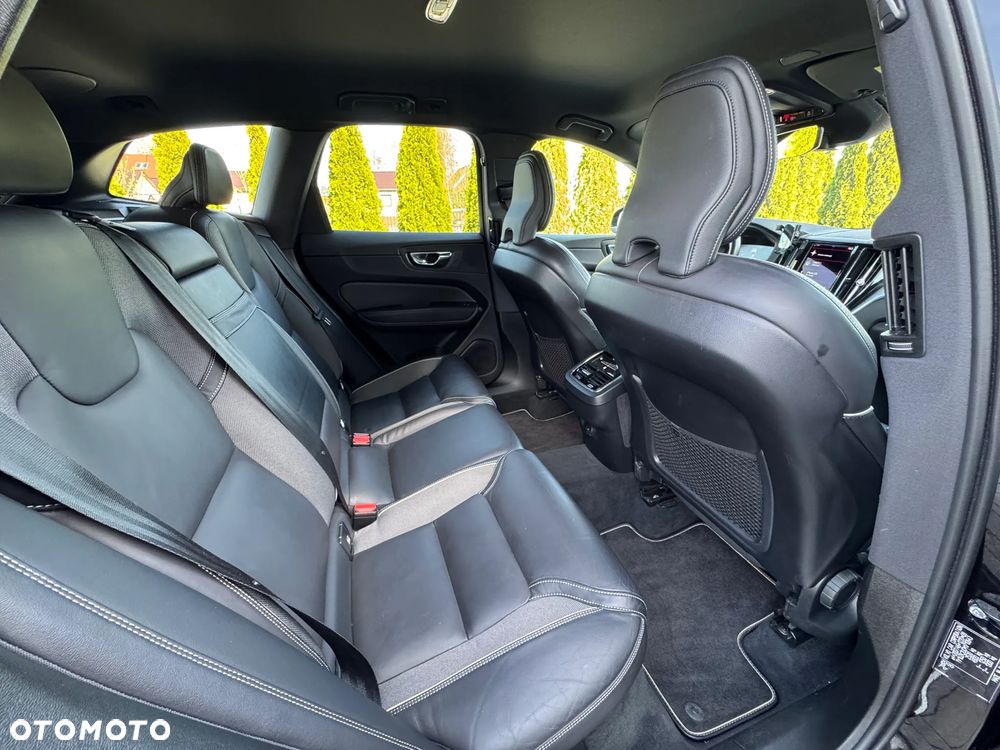 Volvo XC 60 B5 D AWD R-Design - 26