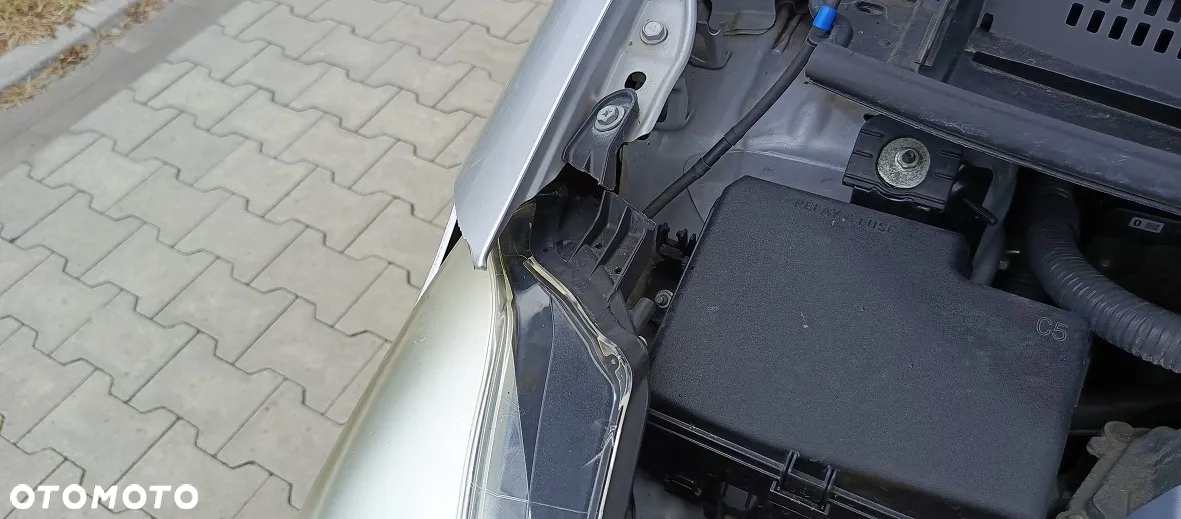 Toyota Yaris Hybrid 100 Dynamic - 14