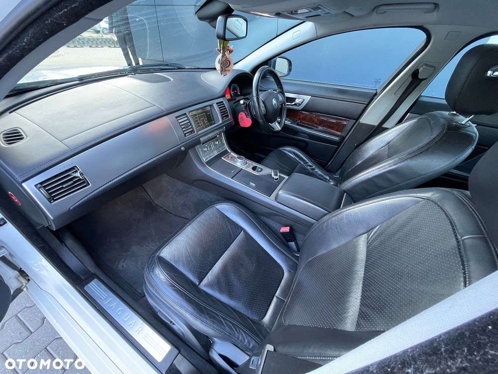Jaguar XF 3.0 V6 D S Portfolio - 10