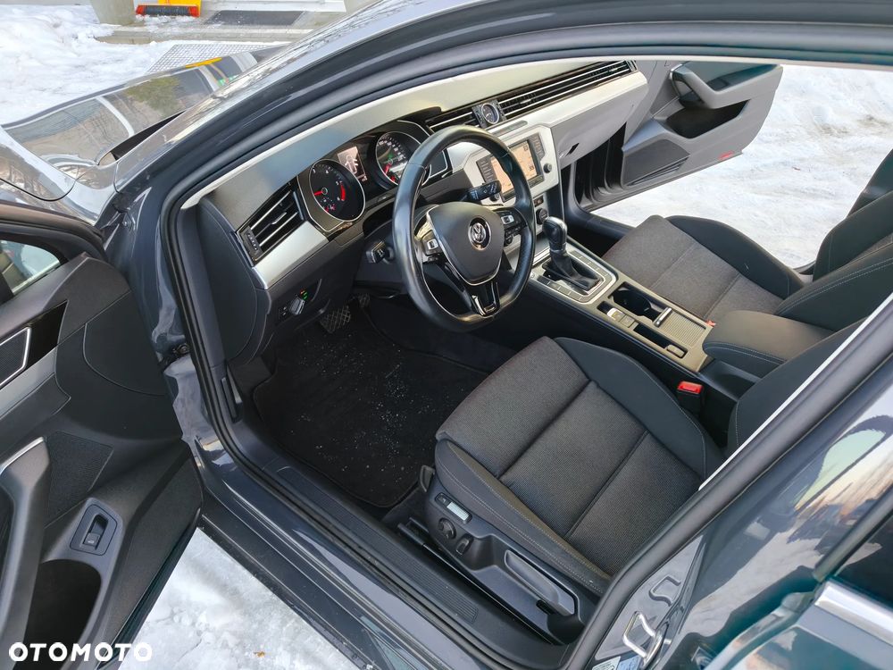 Volkswagen Passat 2.0 TDI SCR DSG Comfortline - 10