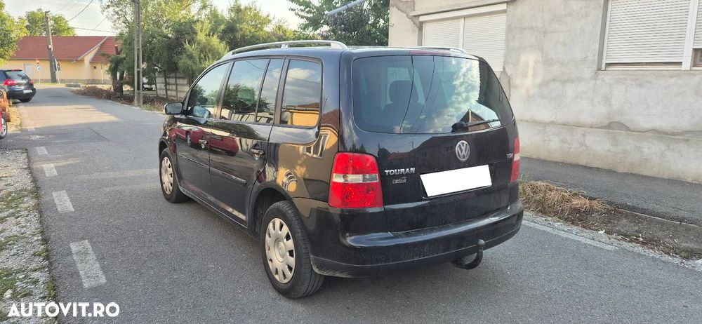 Volkswagen Touran - 4