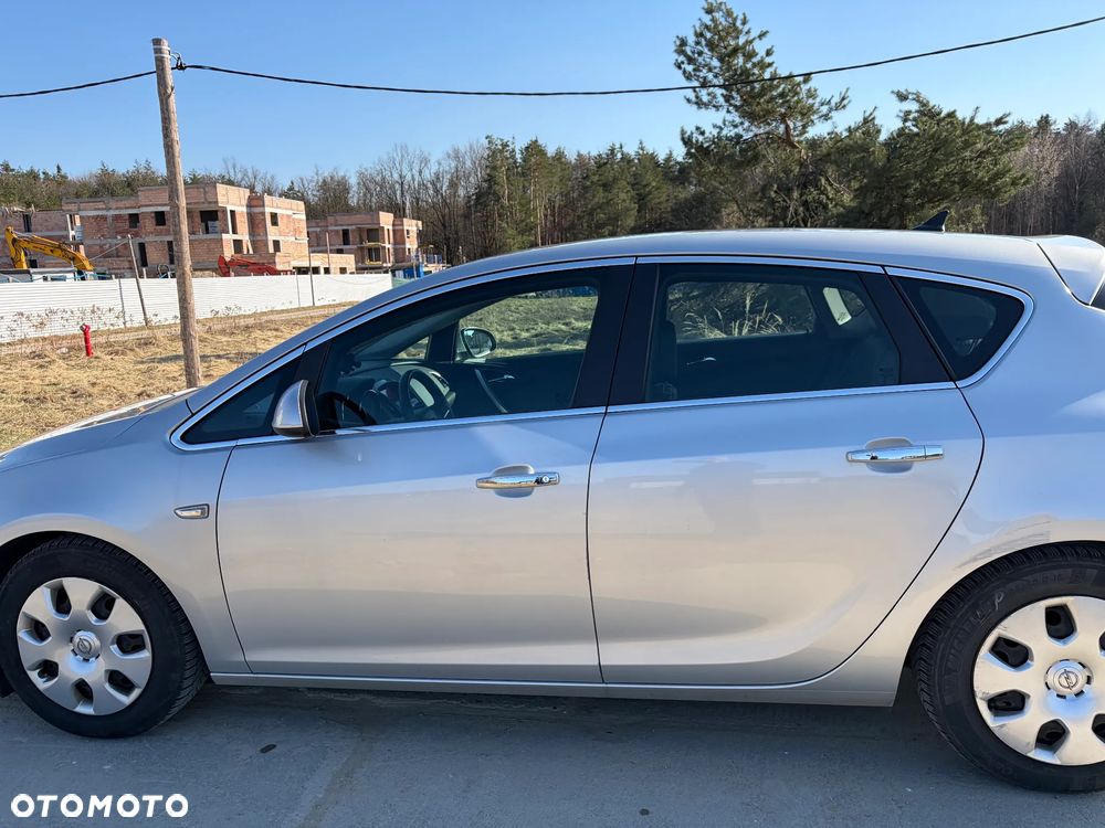 Opel Astra 1.6 T SIDI Cosmo S&S EU6 - 4