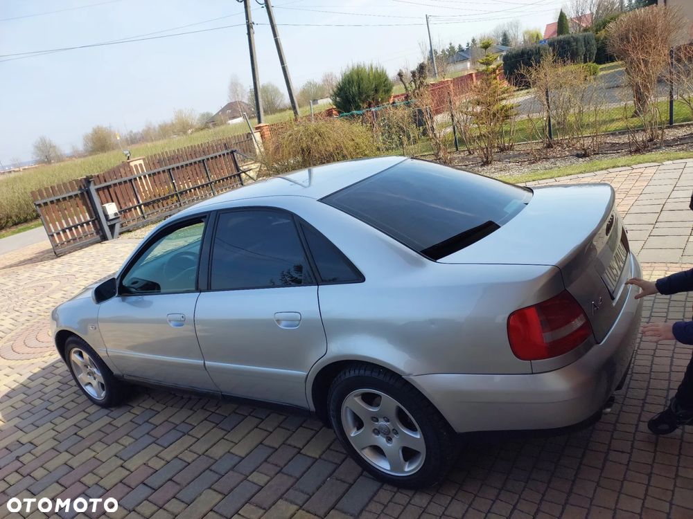 Audi A4 Limousine - 4