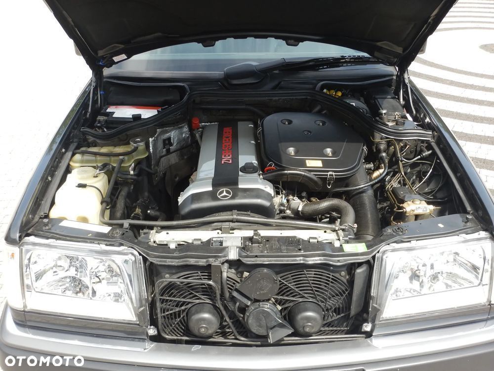 Mercedes-Benz W124 (1984-1993) - 32