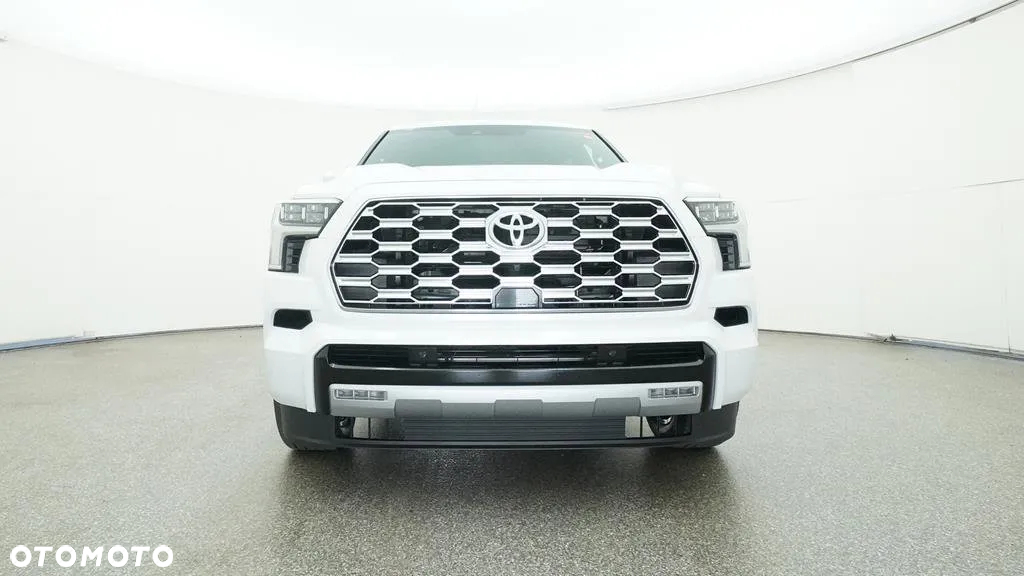 Toyota Sequoia - 12
