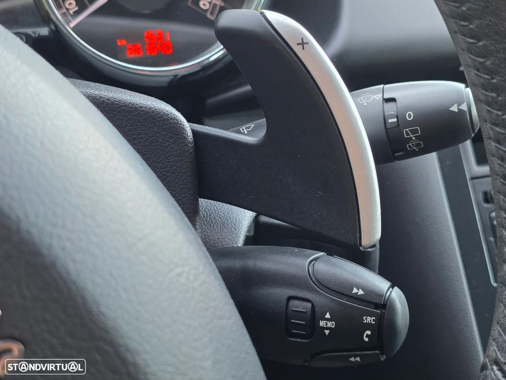 Peugeot 3008 2.0 HDi Hybrid4 - 17