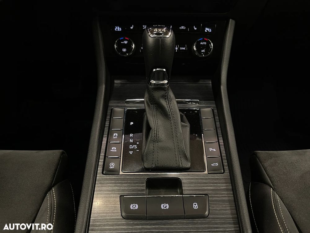 Skoda Superb 2.0 TDI 4X4 DSG Style - 27