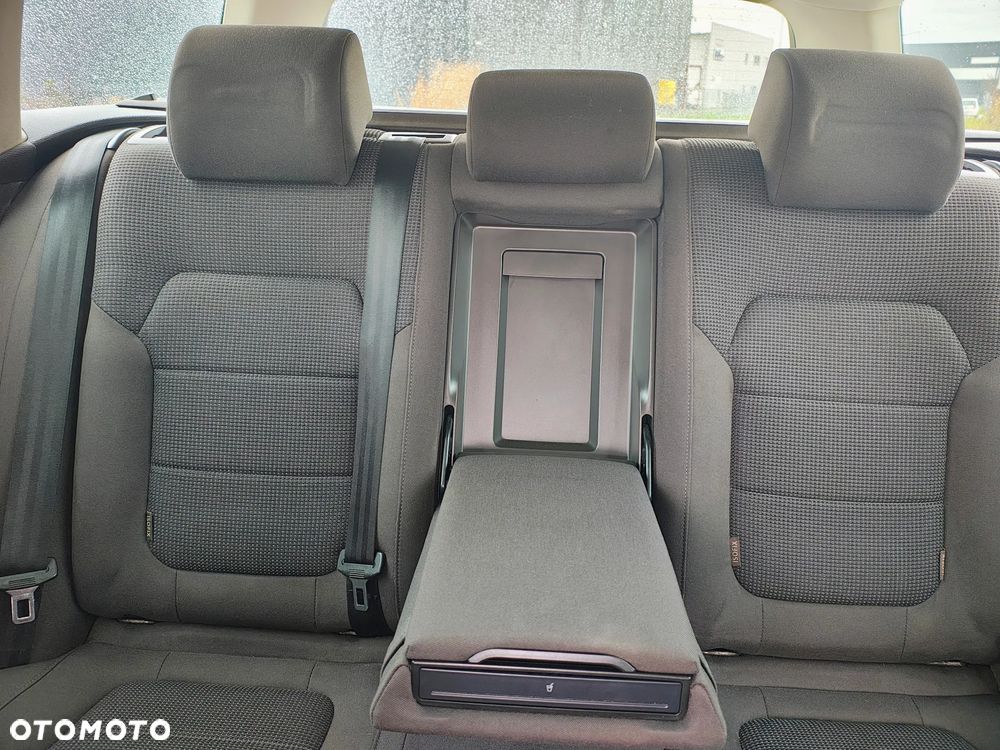 Volkswagen Passat Variant - 13