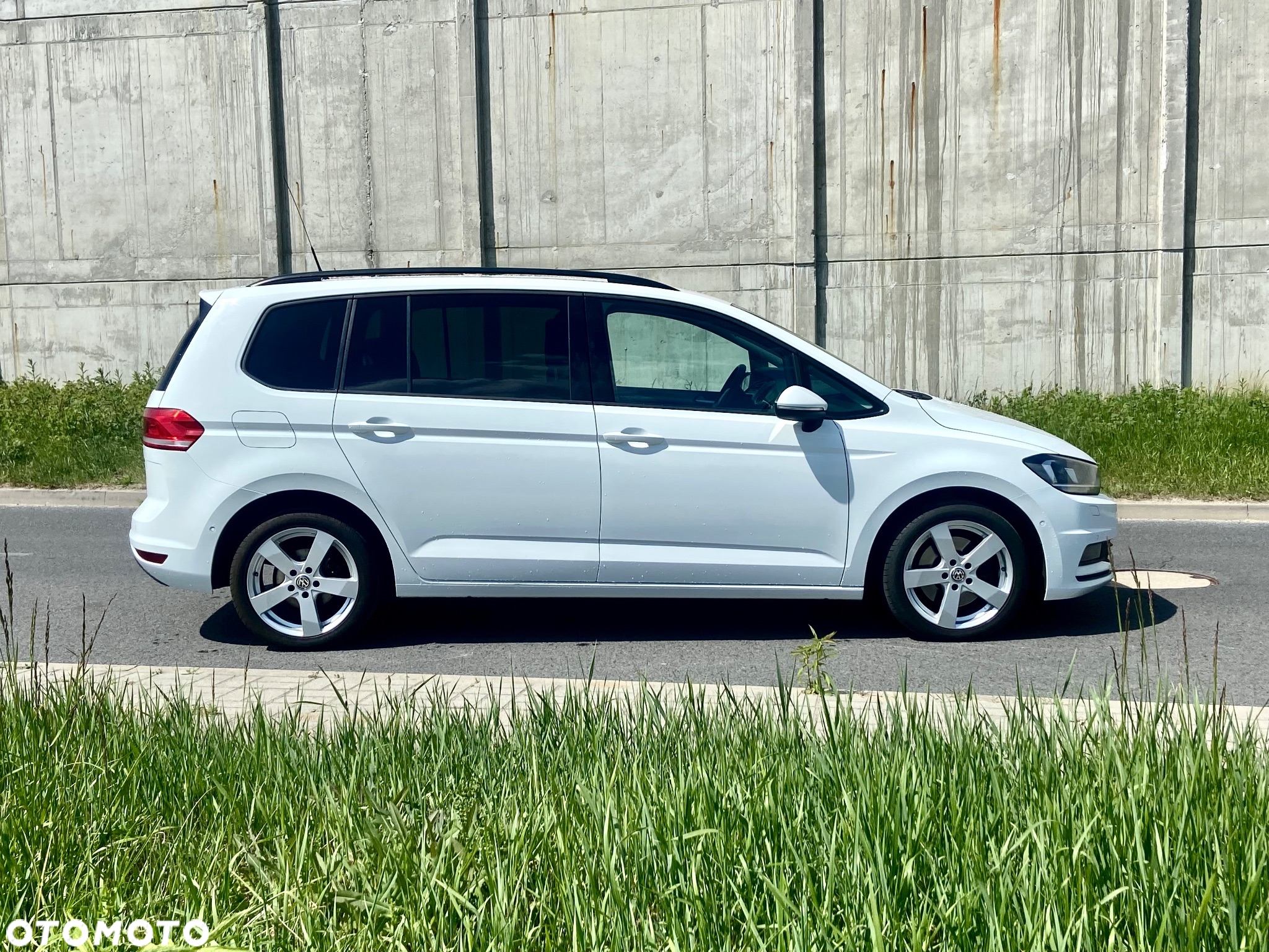 Volkswagen Touran 2.0 TDI SCR DSG Highline - 13