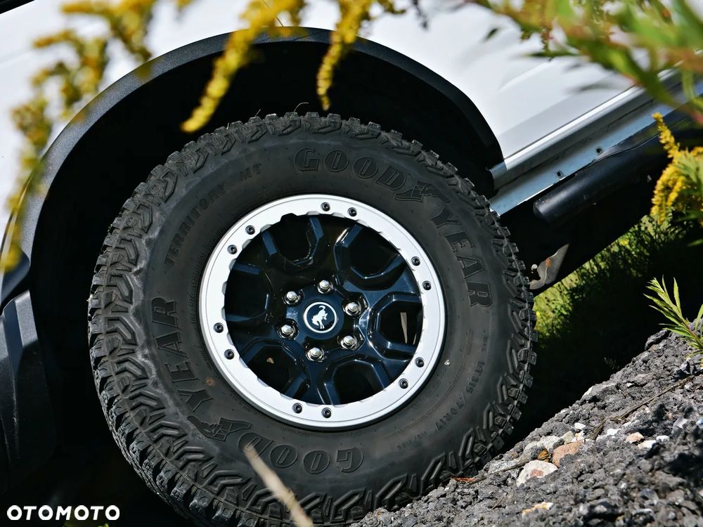 Ford Bronco - 12