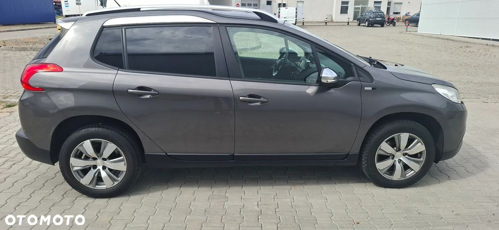 Peugeot 2008 1.2 Pure Tech Style S&S - 18