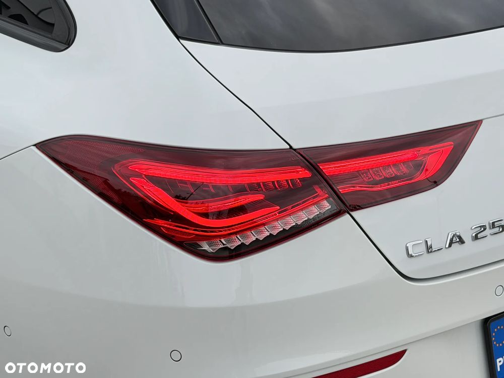 Mercedes-Benz CLA 250 4-Matic AMG Line 7G-DCT - 13