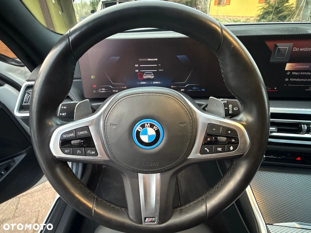 BMW Seria 3 330e xDrive M Sport sport - 31