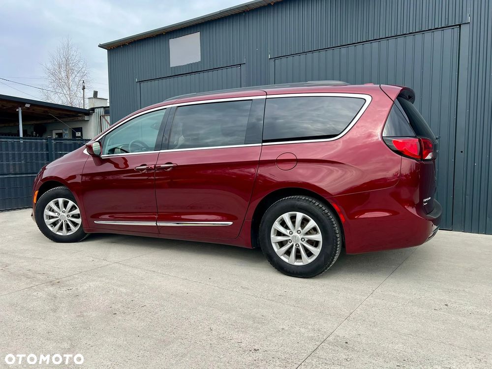 Chrysler Pacifica - 9