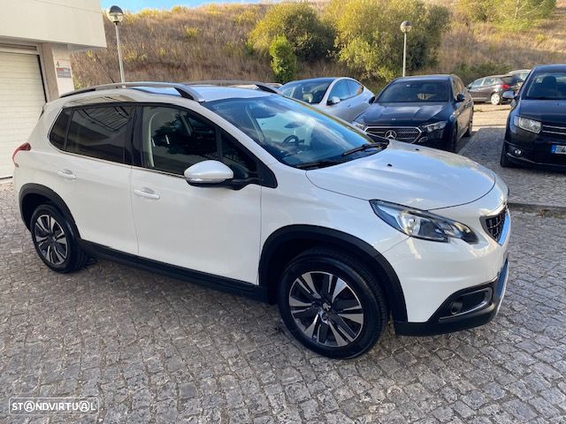 Peugeot 2008 1.2 PureTech Allure - 3