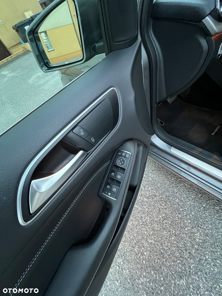 Mercedes-Benz Klasa B 180 7G-DCT Urban - 23