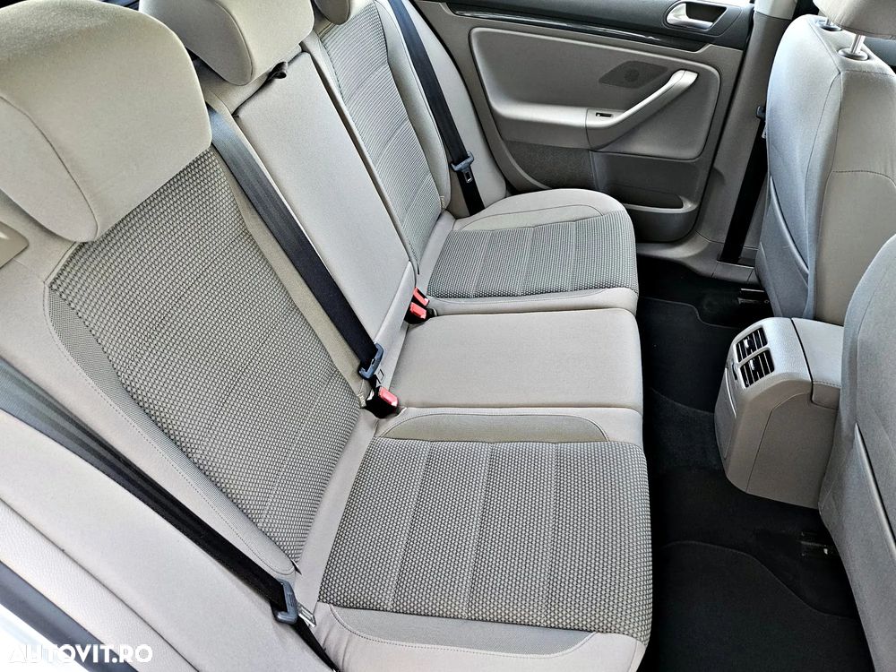 Volkswagen Golf 2.0 TDI DPF Highline - 6