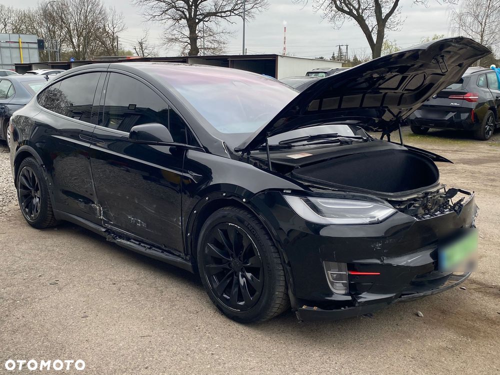 Tesla Model X - 5