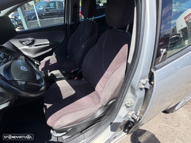 Lancia Ypsilon 1.2 8v Platinum - 16