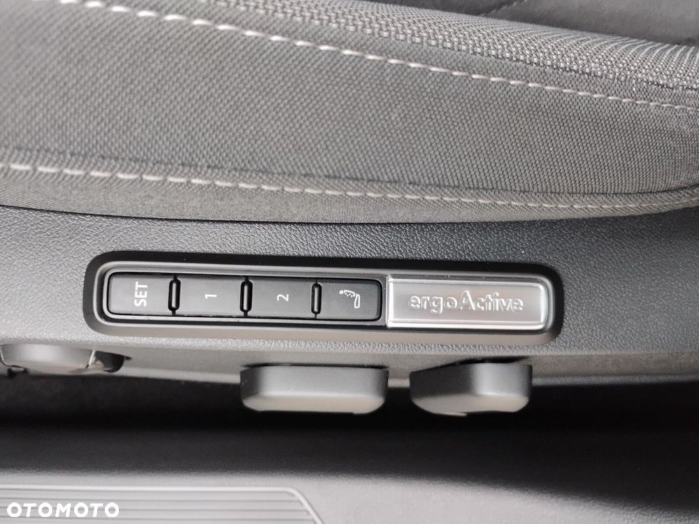 Volkswagen Golf 1.5 eTSI Style DSG - 13
