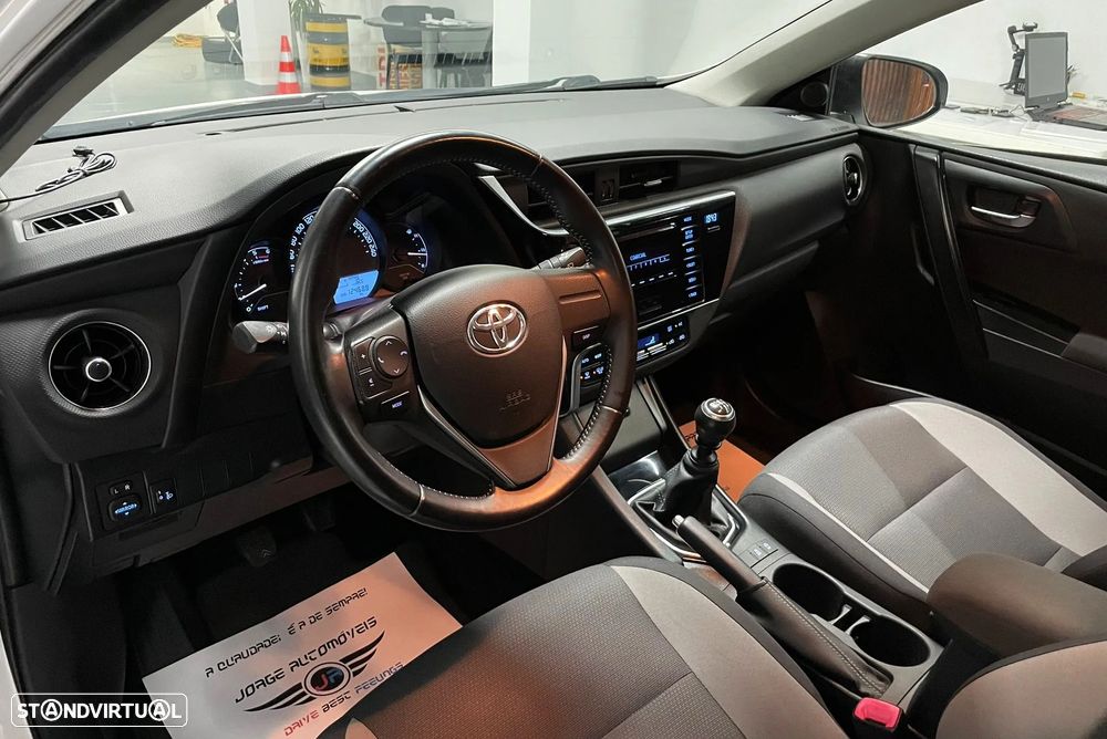 Toyota Auris 1.4 D-4D Exclusive - 24