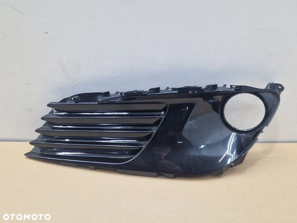 TOYOTA AURIS II E18 15-18 LIFT KRATKA RAMKA HALOGENU PRAWA PRAWY PRZÓD 81481-02580 - 1
