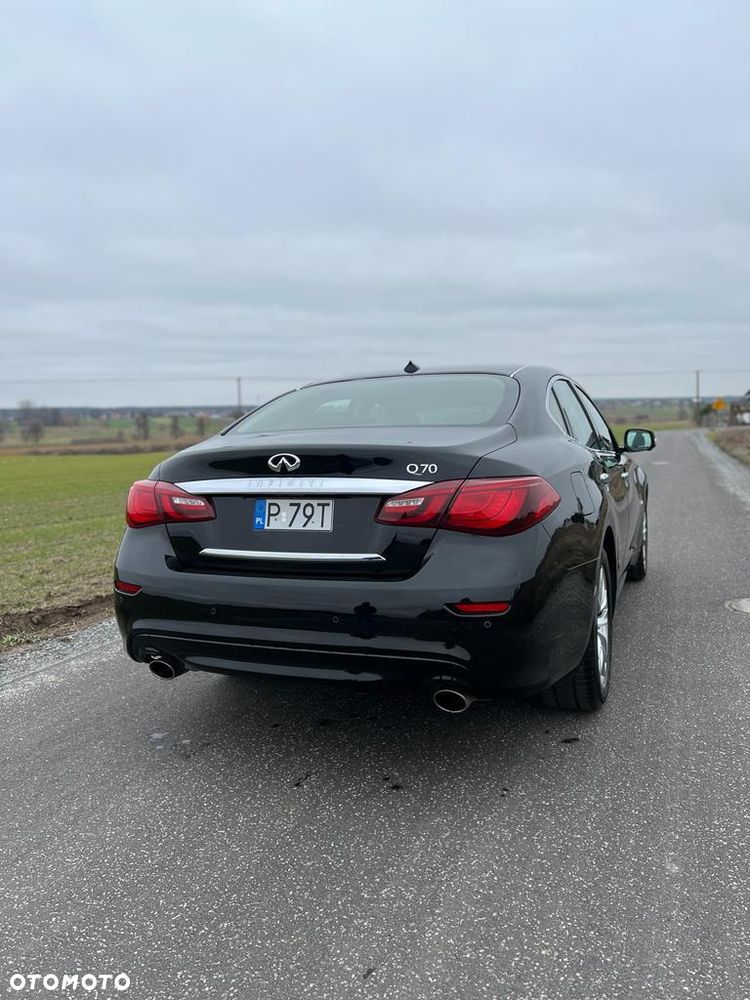 Infiniti Q70 - 8