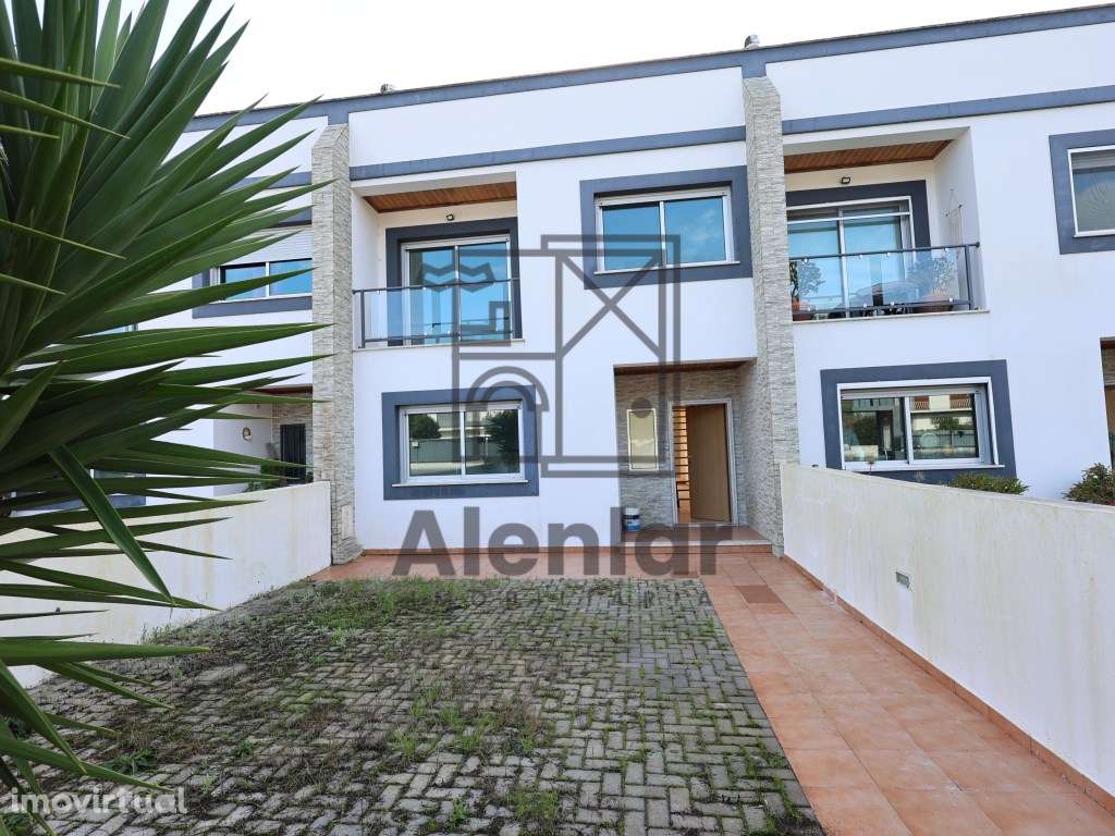 Moradia V3 localizada na freguesia da Carnota, em Alenquer. - Grande imagem: 3/32