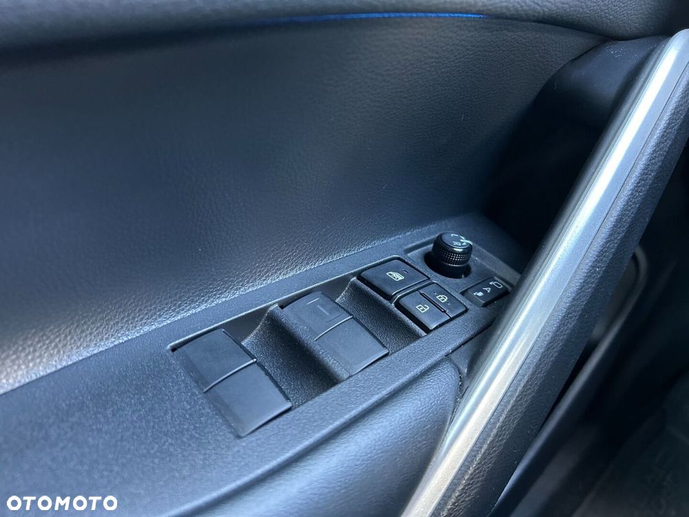 Toyota Corolla Cross 2.0 Hybrid Executive AWD - 23